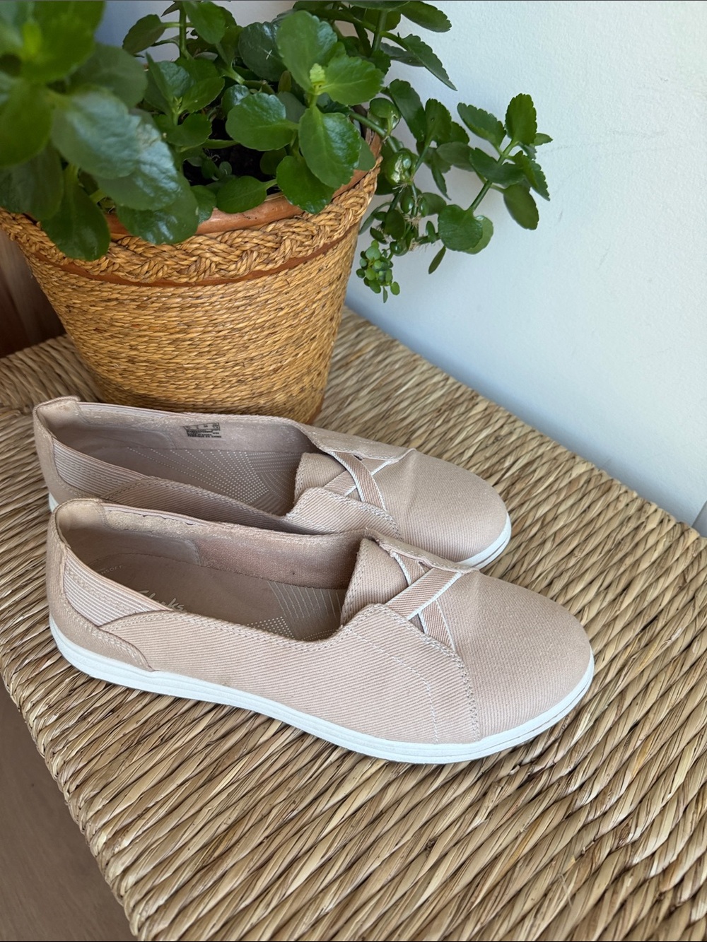 Clarks Cloudsteppers Breeze Skip Women's Slip-On Loafers in Nude Beige 9